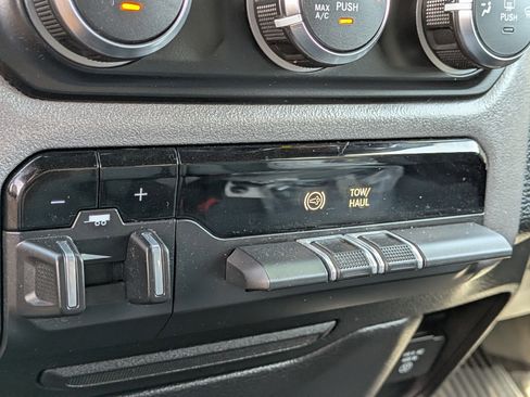 Used 2022 RAM 2500 Big Horn w/ Cold Weather Group image 30