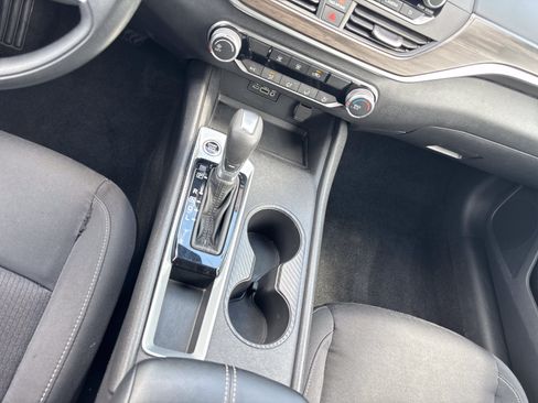 Used 2025 Nissan Altima 2.5 SV FWD image 21