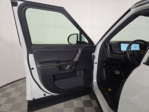 Used 2022 Rivian R1S Launch Edition image 16