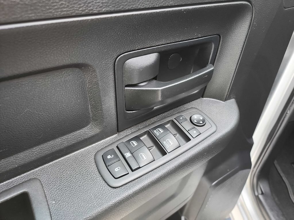 Used 2018 RAM 2500 Tradesman w/ Chrome Appearance Group AWD/4WD image 17