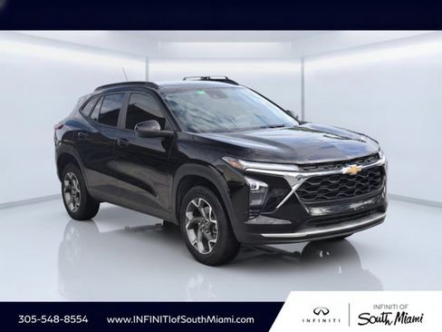 Used 2024 Chevrolet Trax LT FWD image 3