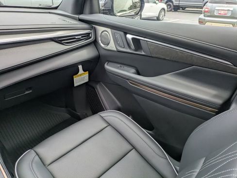 New 2026 Buick Enclave Avenir w/ Super Cruise Package FWD image 22