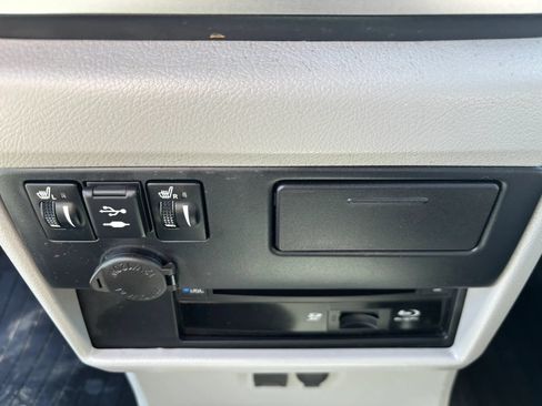 Used 2020 Toyota Sienna XLE Premium FWD image 28