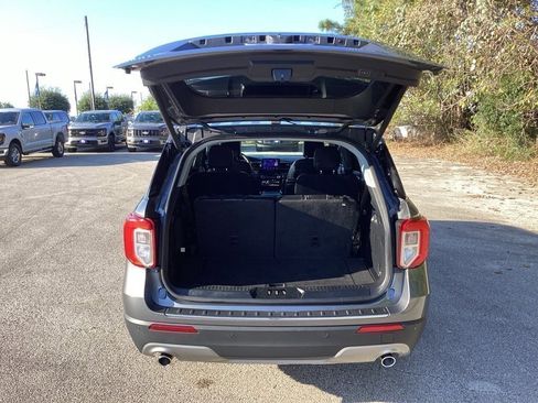 Used 2022 Ford Explorer Limited w/ Equipment Group 301A image 9