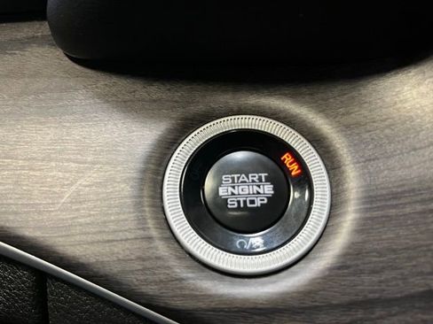 Used 2024 Jeep Grand Cherokee Limited w/ Black Appearance Package image 15