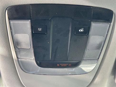 Used 2023 Kia Sorento LX image 31