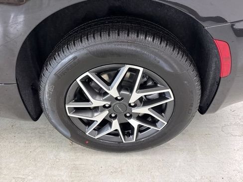 New 2027 Chrysler Pacifica Limited AWD/4WD image 5