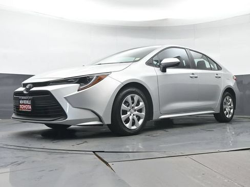 Certified 2026 Toyota Corolla LE FWD image 29