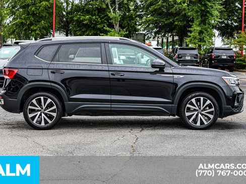 Used 2024 Volkswagen Taos SE FWD image 10