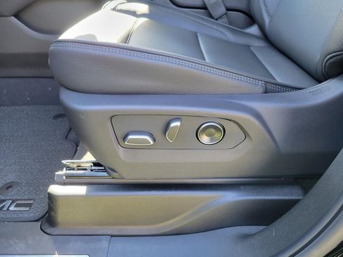 New 2026 GMC Yukon Denali image 25