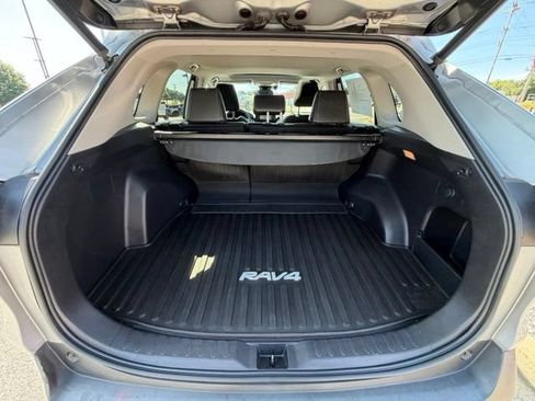 Used 2020 Toyota RAV4 XLE Premium FWD image 27