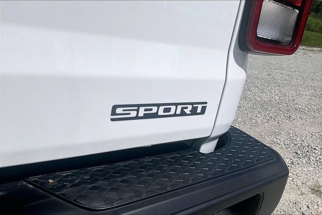 Used 2021 Jeep Gladiator Sport w/ Trailer Tow Package AWD/4WD image 11