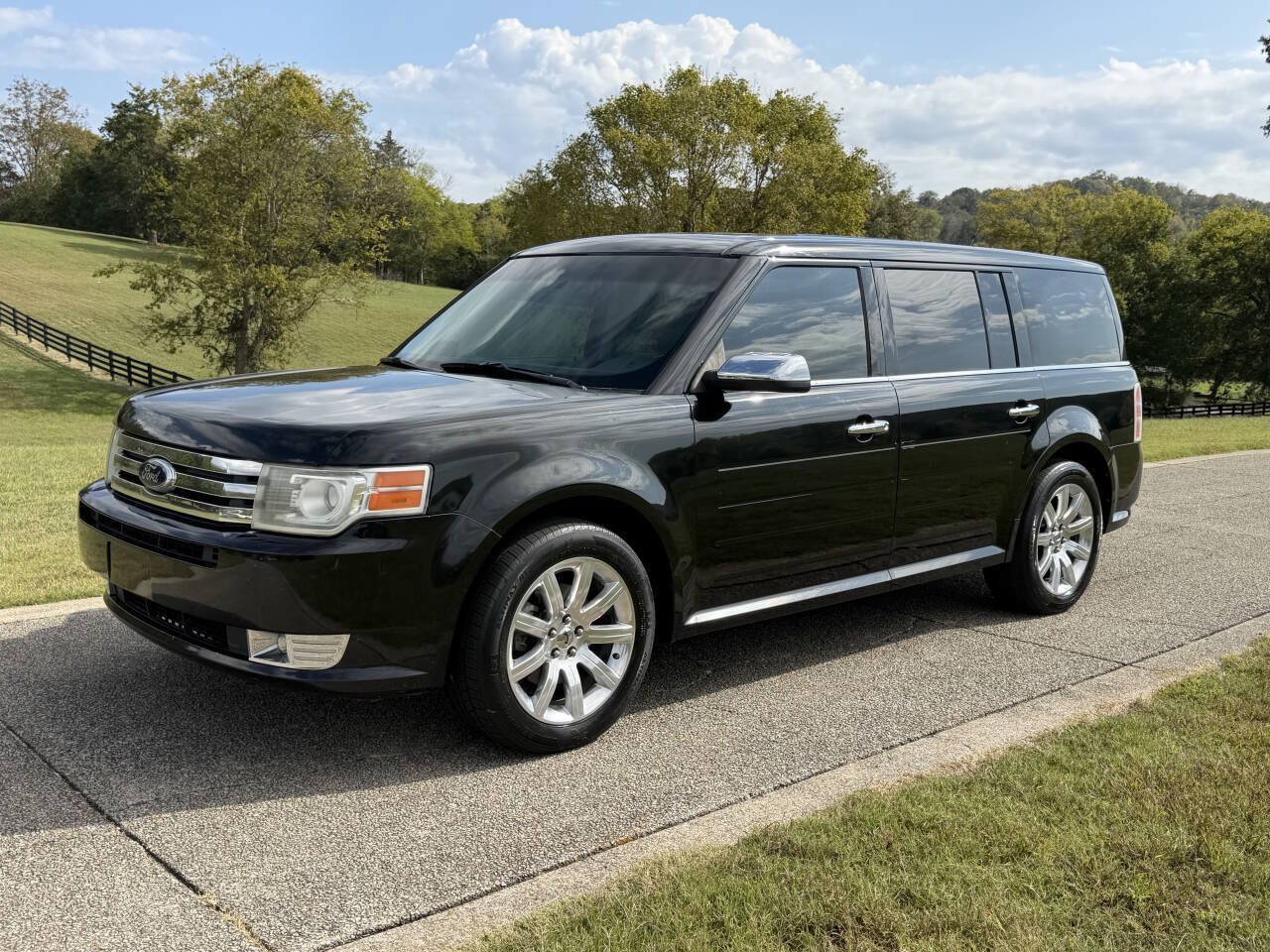 Used 2011 Ford Flex Limited FWD image 3