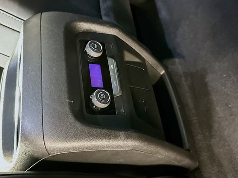 Used 2025 Chevrolet Traverse LT image 28