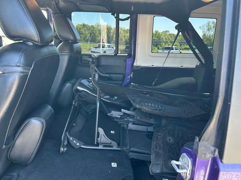 Used 2017 Jeep Wrangler Unlimited Sahara AWD/4WD image 5