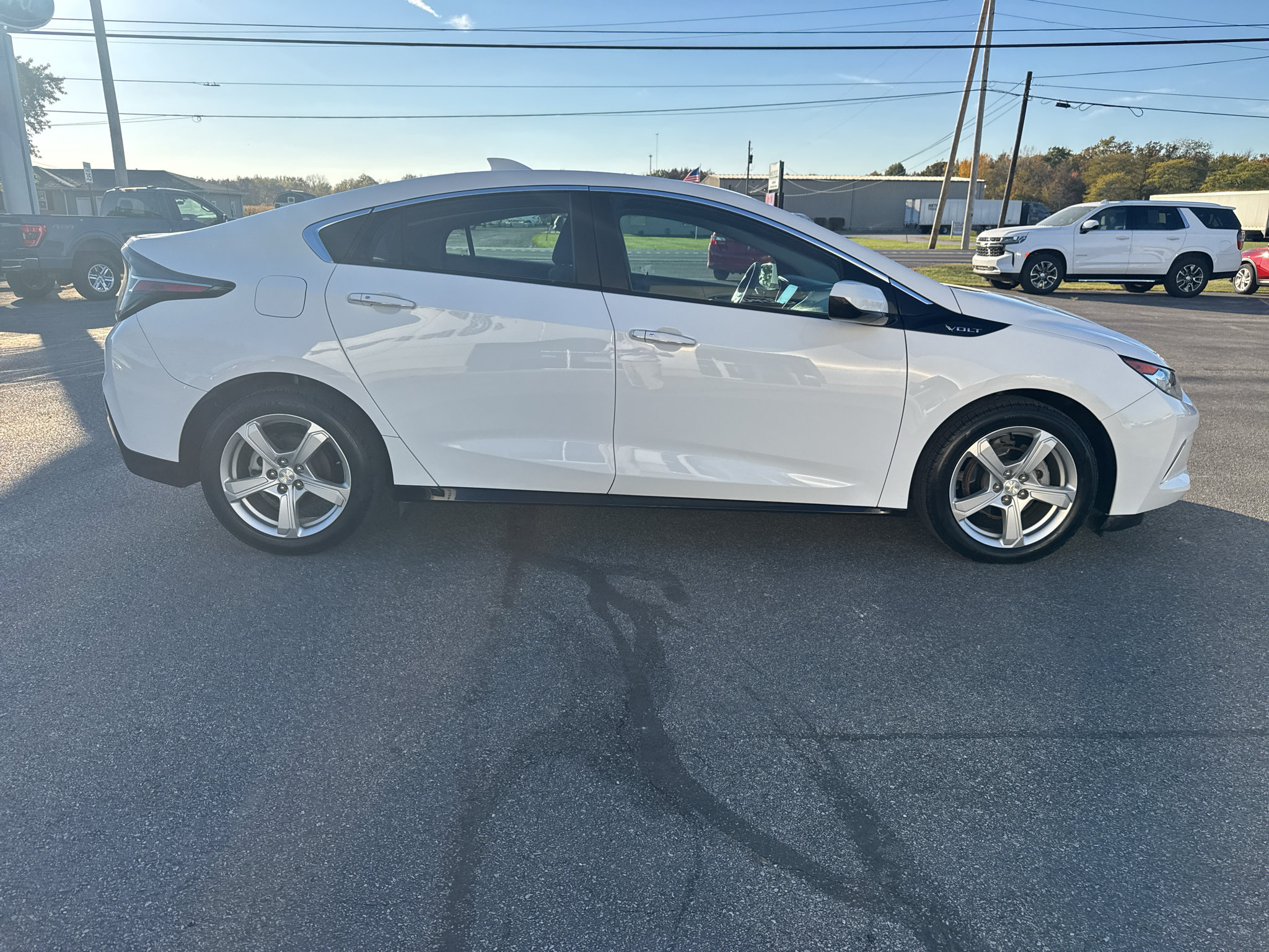 Used 2019 Chevrolet Volt LT w/ Comfort Package FWD image 2