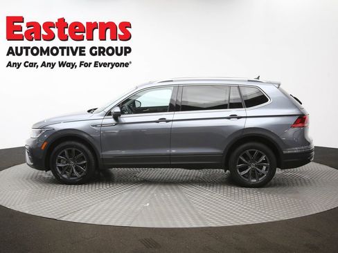 Used 2022 Volkswagen Tiguan SE w/ Panoramic Sunroof Package image 62