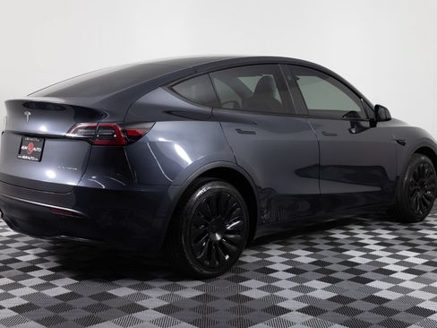 Used 2024 Tesla Model Y Long Range AWD/4WD image 8