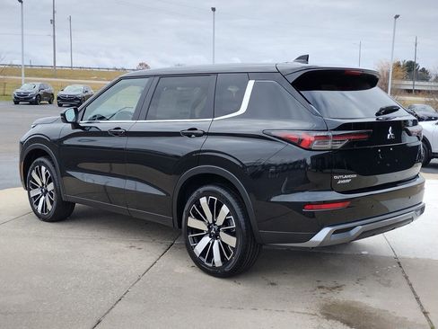 New 2025 Mitsubishi Outlander SE image 18