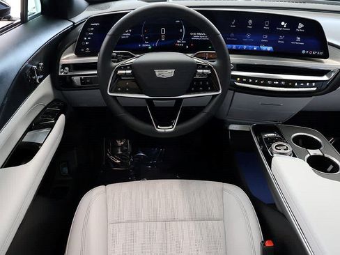 Used 2024 Cadillac Lyriq Luxury w/ LPO, Floor Liner Package AWD/4WD image 17