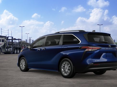 New 2026 Toyota Sienna XLE AWD/4WD image 8