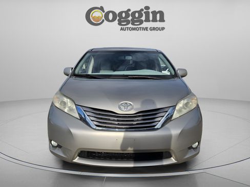 Used 2015 Toyota Sienna XLE image 8