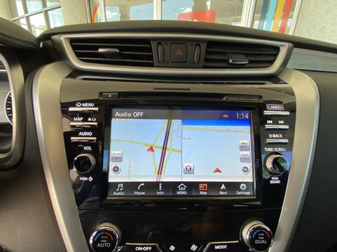Used 2017 Nissan Murano Platinum w/ Platinum Technology Package AWD/4WD image 3