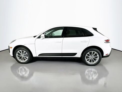 Used 2025 Porsche Macan image 2