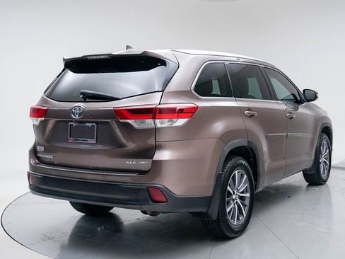 Used 2018 Toyota Highlander XLE image 5