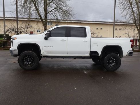 Used 2023 Chevrolet Silverado 3500 LT image 3