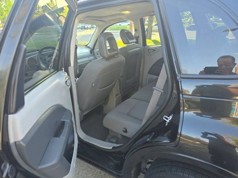 Used 2010 Chrysler PT Cruiser w/ Convenience Group FWD image 12