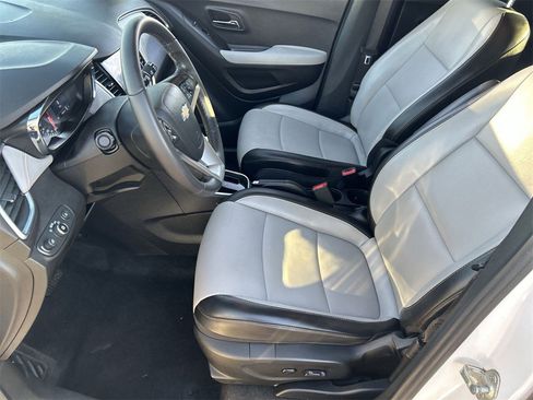 Used 2020 Chevrolet Trax Premier image 16