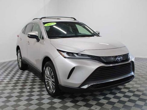 Certified 2022 Toyota Venza XLE AWD/4WD image 8