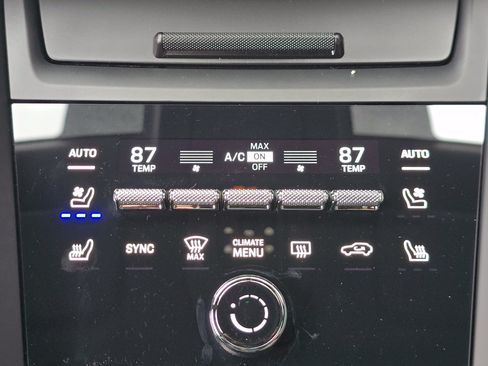 Certified 2025 Porsche Macan 4S Electric AWD/4WD image 27