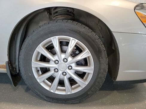 Used 2009 Buick Lucerne CXL FWD image 15