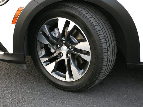 Used 2018 Buick Regal Preferred AWD/4WD image 3