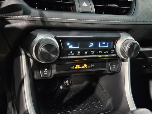 Certified 2025 Toyota RAV4 LE AWD/4WD image 31