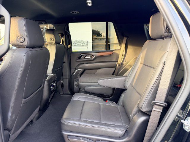 Used 2025 GMC Yukon Denali AWD/4WD image 15