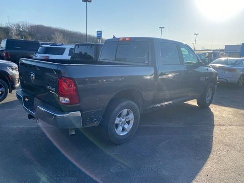 Used 2019 RAM 1500 Classic SLT w/ Luxury Group image 6
