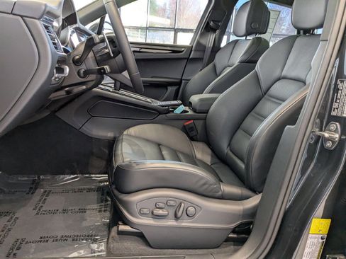 Used 2025 Porsche Macan image 5