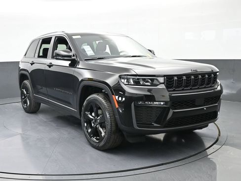 New 2026 Jeep Grand Cherokee Limited w/ Limited Altitude Package RWD image 9