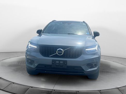 Used 2021 Volvo XC40 T5 R-Design w/ Climate Package AWD/4WD image 2