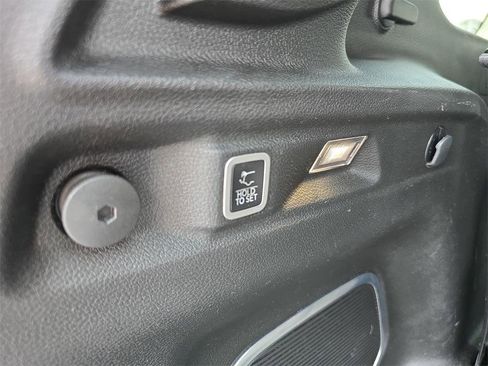 Used 2022 Jeep Grand Cherokee L Limited image 6