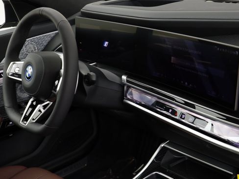 New 2026 BMW 750e xDrive w/ Executive Package image 24