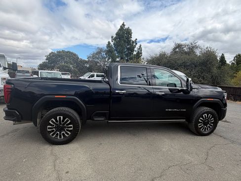 Used 2024 GMC Sierra 2500 Denali Ultimate AWD/4WD image 6