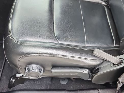 Used 2021 Jeep Wrangler Unlimited Sahara w/ Cold Weather Group image 18