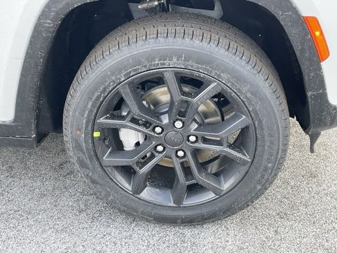 New 2025 Jeep Grand Cherokee Limited image 11