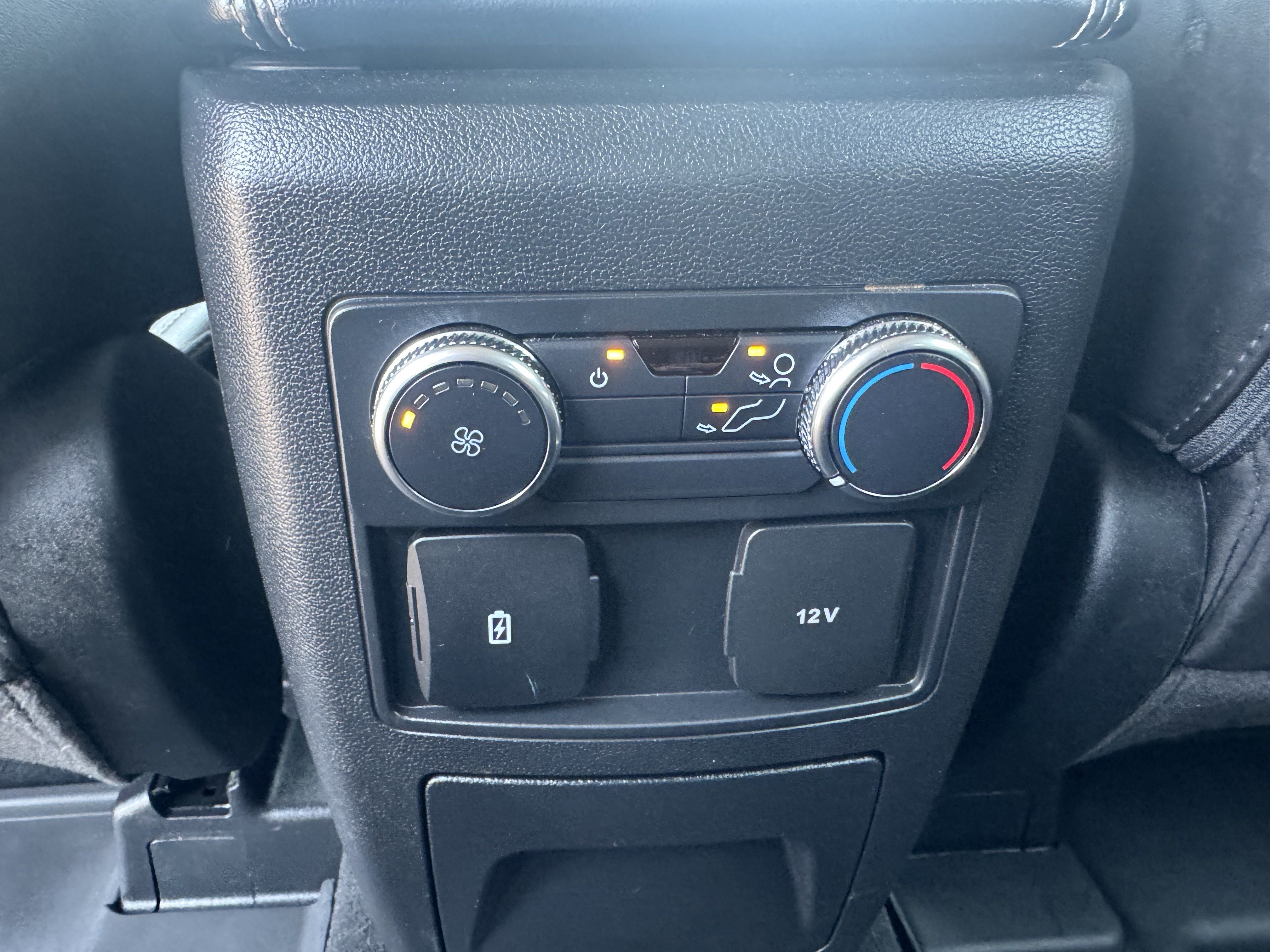 Used 2022 Ford Explorer XLT w/ Equipment Group 202A AWD/4WD image 32