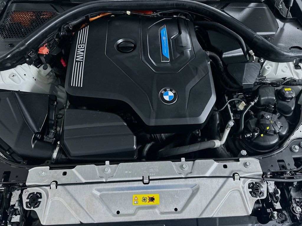 Used 2022 BMW 330e w/ M Sport Package RWD image 31