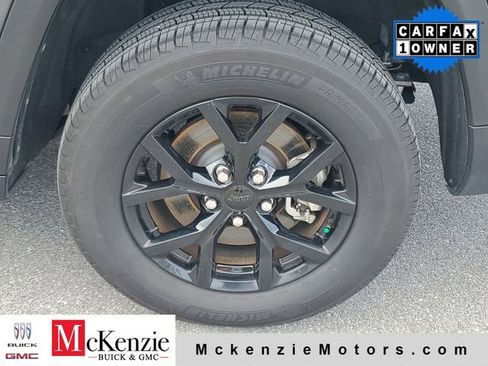 Used 2024 Jeep Grand Cherokee L Altitude RWD image 33